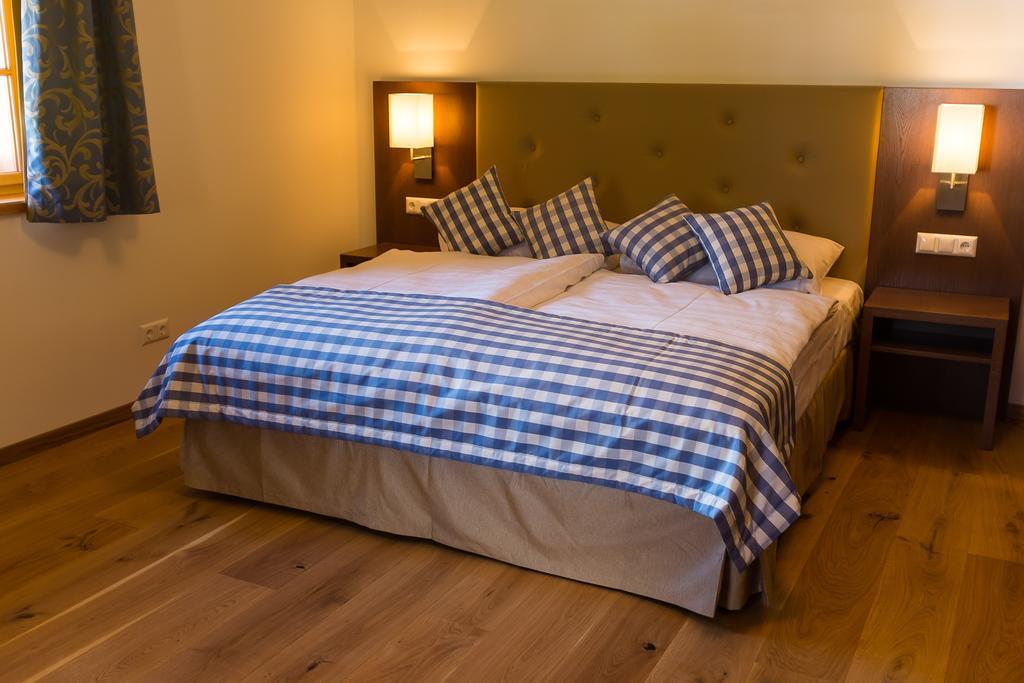 Hotel Stiftsschmiede Ossiach Extérieur photo